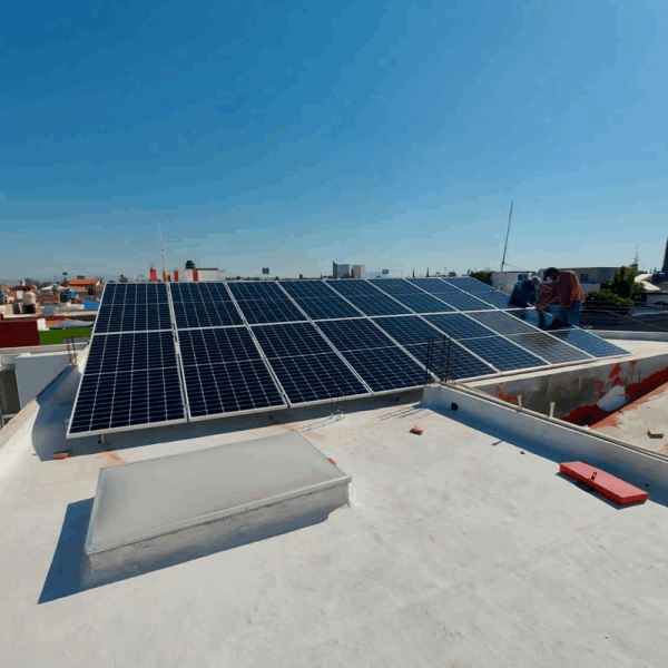 Instalación fotovoltaica en una tienda de abarrotes en Salamanca